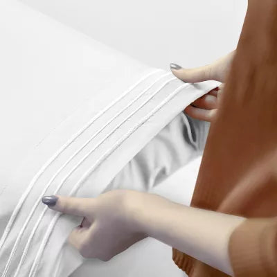 Hoey Queen Size 4-Piece Microfiber Sheet Set – Deep Pocket Bed Sheets with Embroidered Pillowcases and Storage Pocket (White)